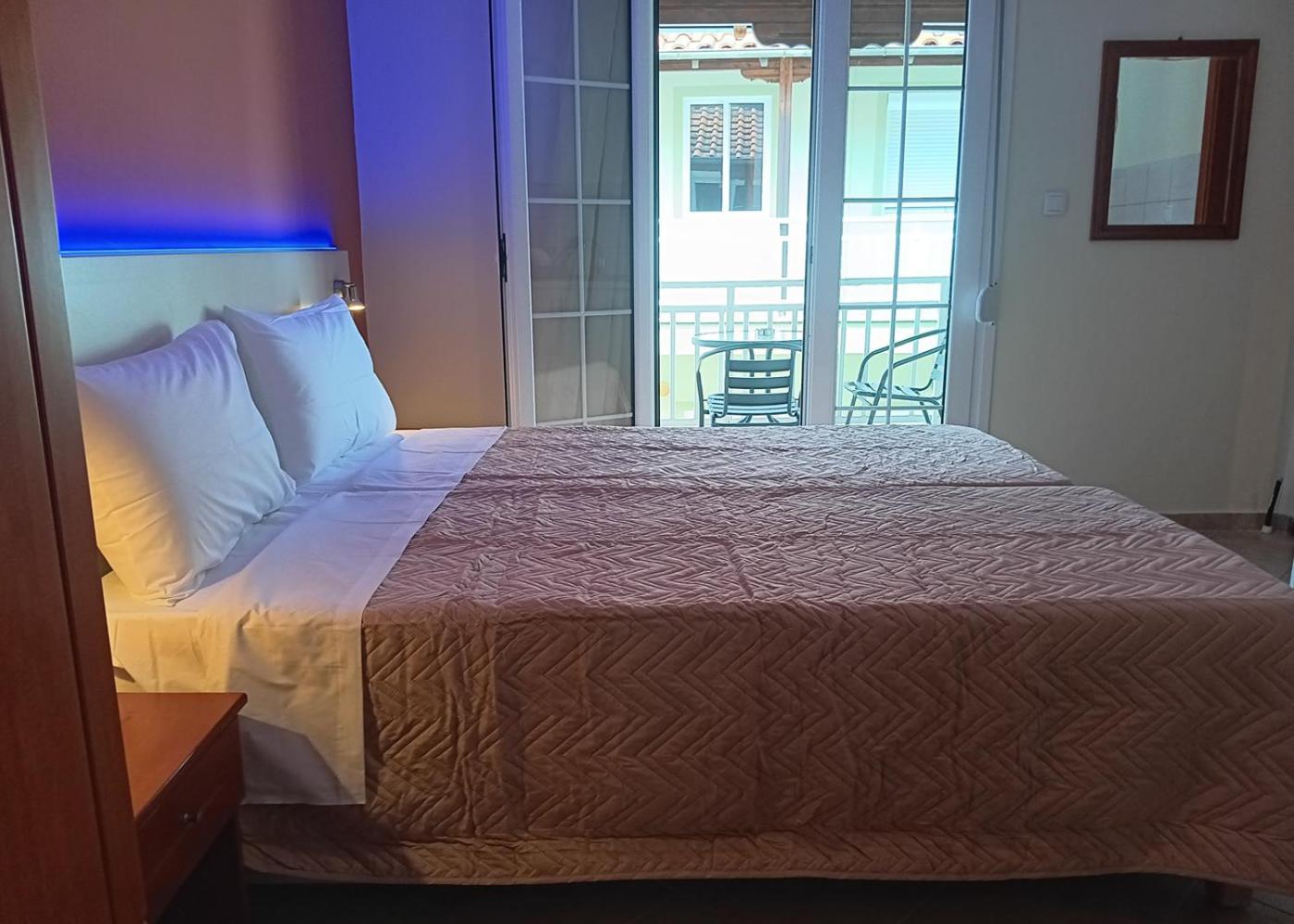 Oasis Blue Inn Лептокарія Екстер'єр фото