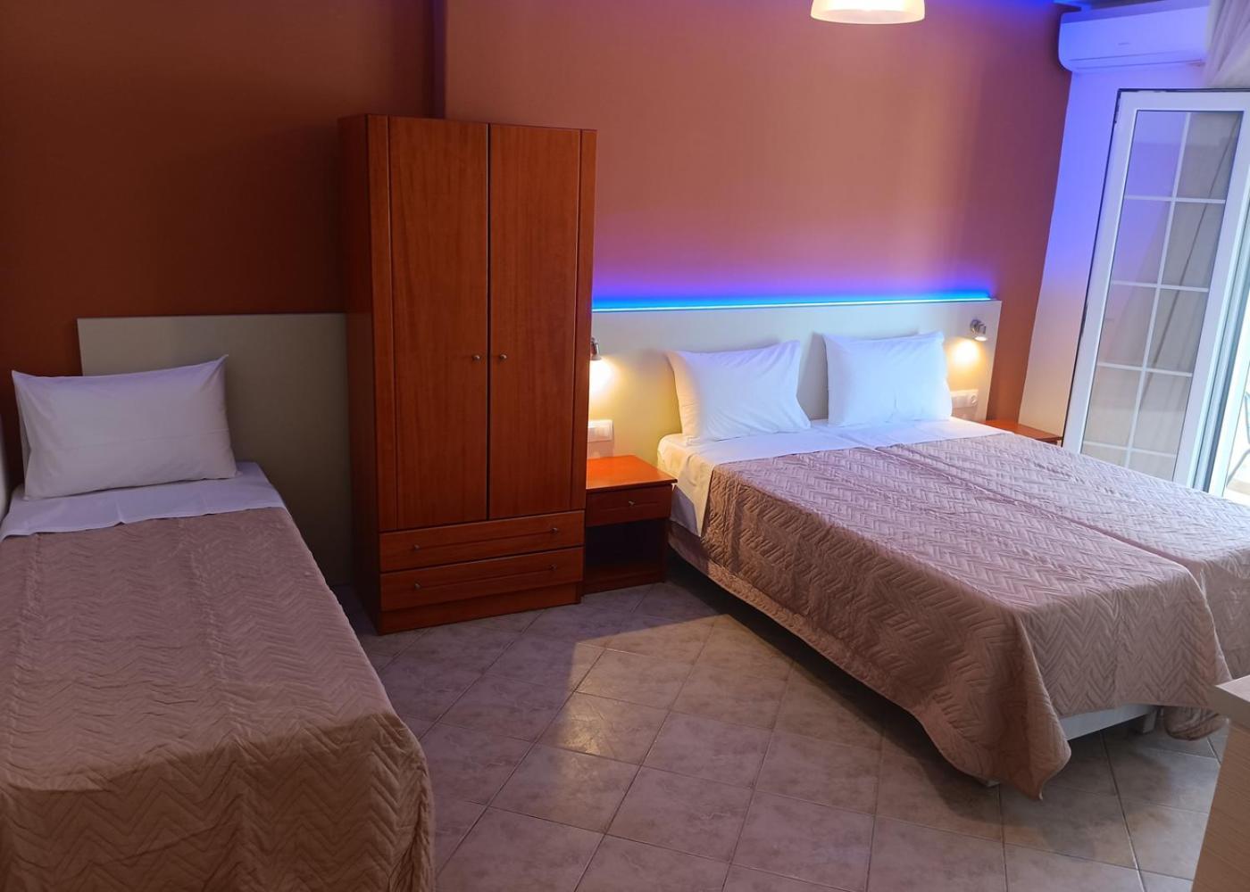 Oasis Blue Inn Лептокарія Екстер'єр фото